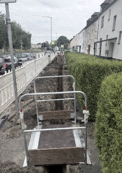 Hohen Neuendorf — trench excavation at building boundary